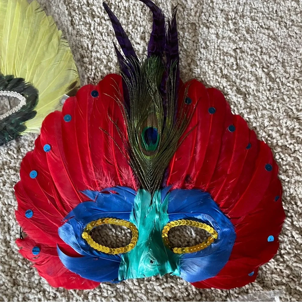 Lot of 11 Bloomingdale’s Colorful Feathered Masquerade Masks NWOT